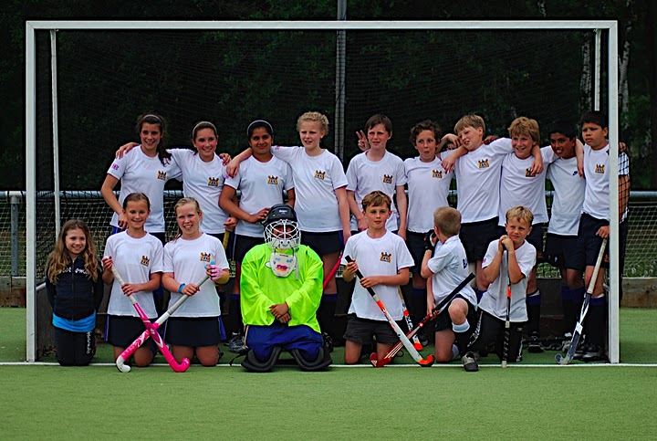 young field hockey team